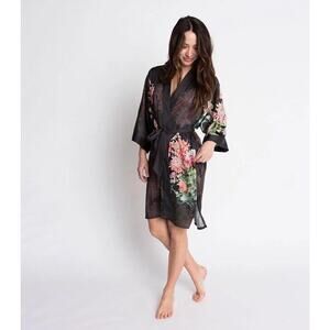 Kim +‎ Ono Coral Chrysanthemum Kimono Robe One Size Black Florals